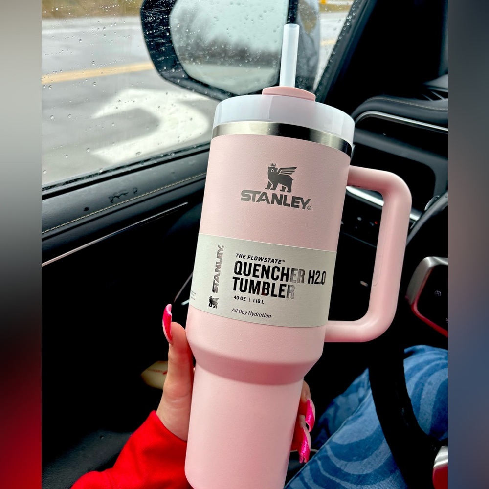 BNWT bloom Stanley 40 oz